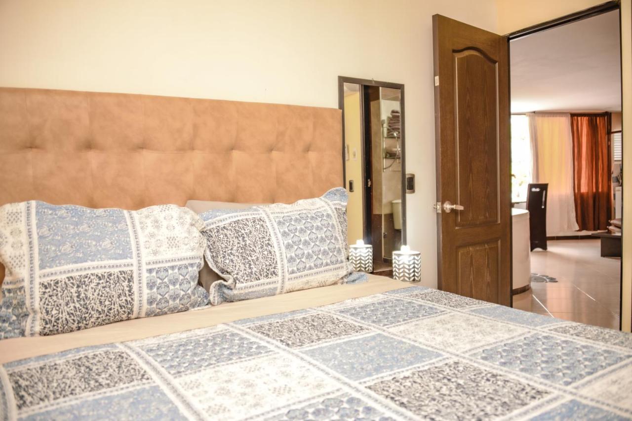 Calle 10 Suites Медельин Экстерьер фото