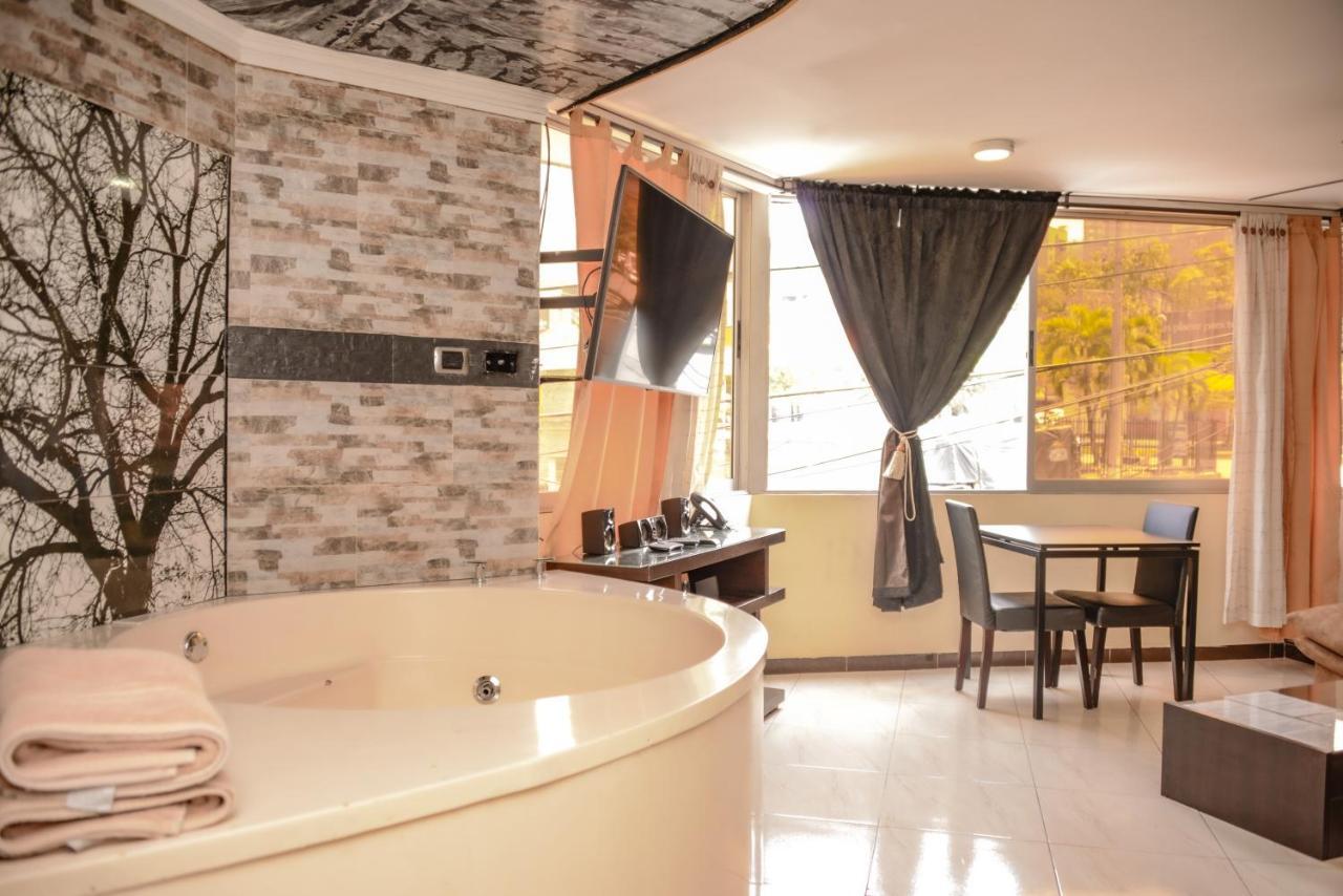 Calle 10 Suites Медельин Экстерьер фото