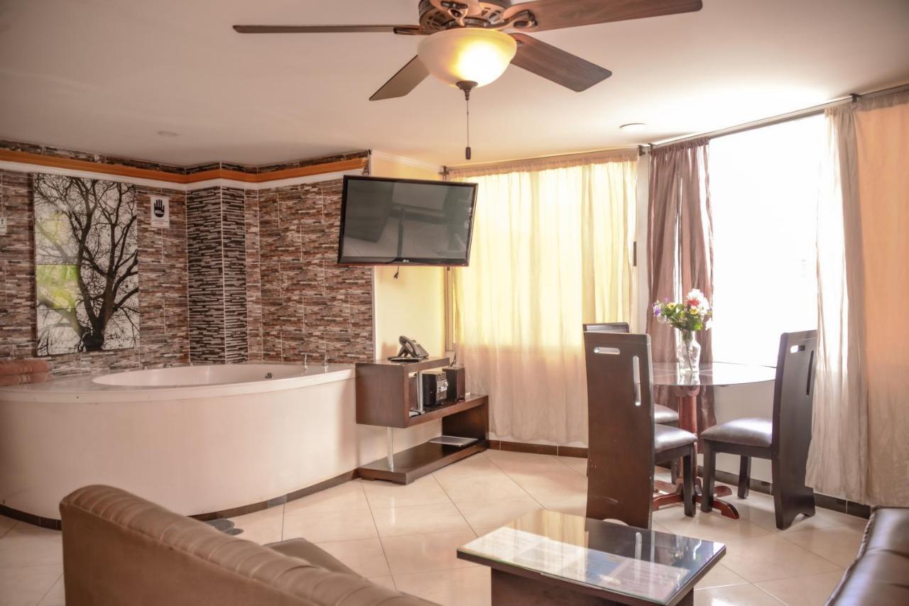 Calle 10 Suites Медельин Экстерьер фото