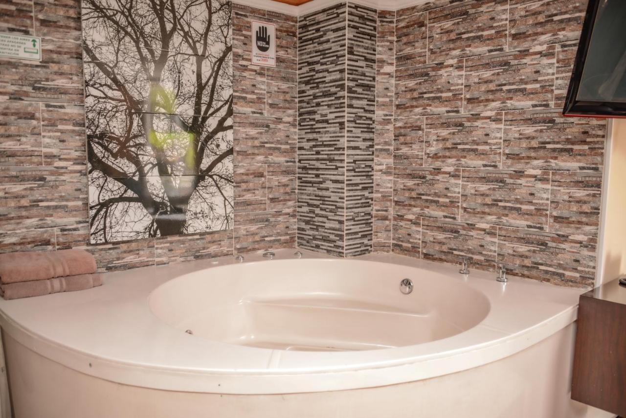 Calle 10 Suites Медельин Экстерьер фото
