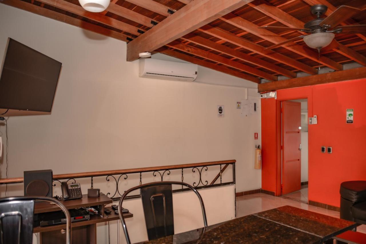 Calle 10 Suites Медельин Экстерьер фото