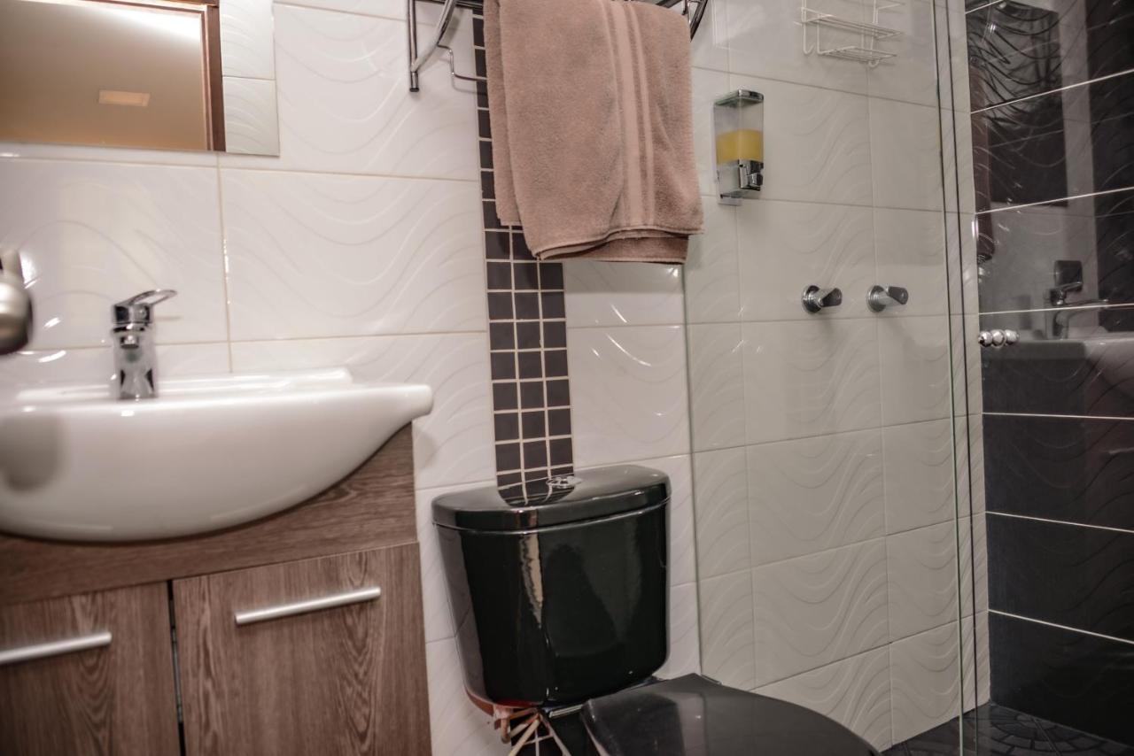 Calle 10 Suites Медельин Экстерьер фото